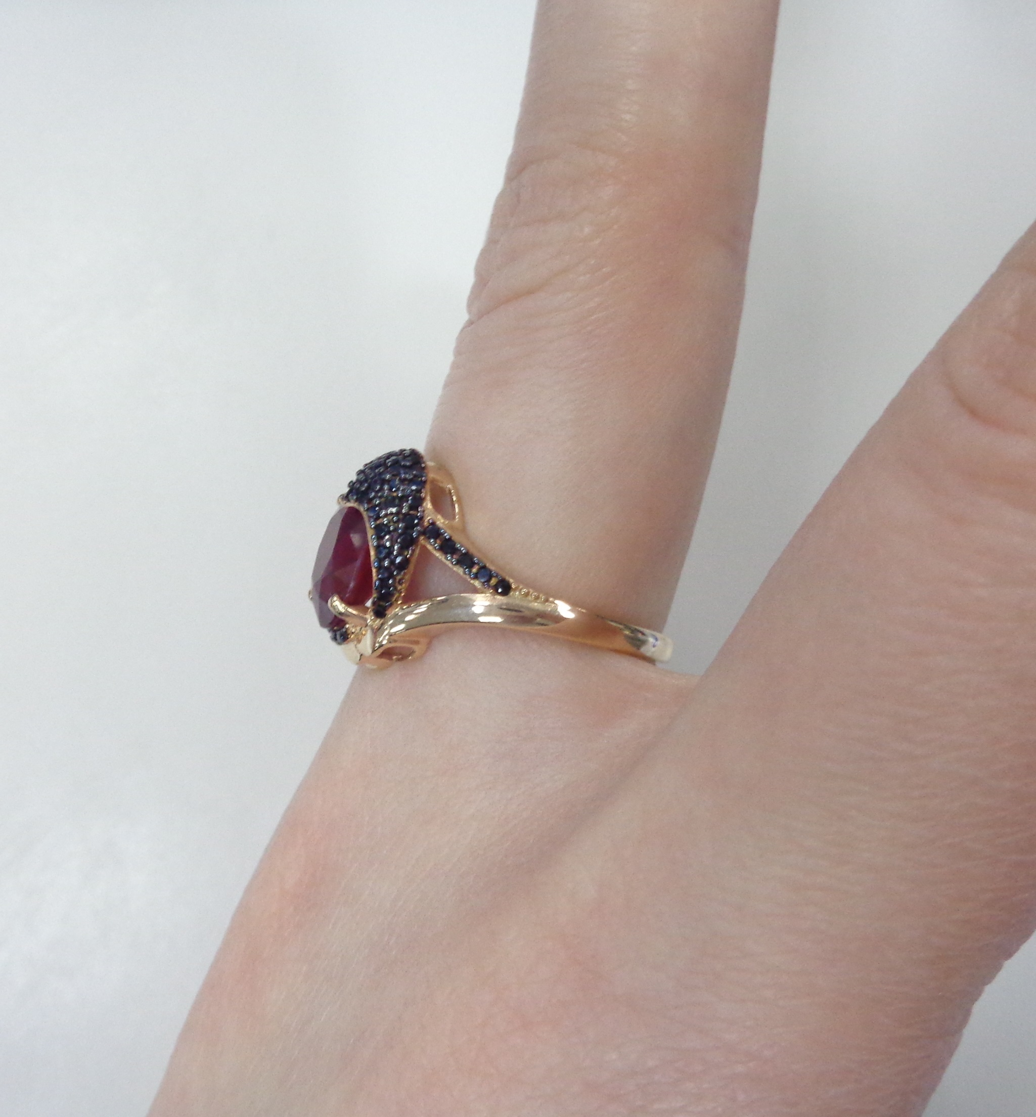 Серебряное кольцо с рубином